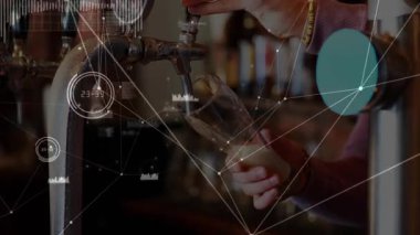 Sağ el tıkırtıya ulaşır, sunucu elleri bira ve eğimli cam servisi yapar, köpüğü üst üste koyarak idare eder. Barmen, doldur, doldur, kehribar, kafa, musluk, veri