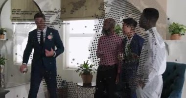 Damat odasına giriyor mektuplar açıyor ve düğün yoldaşlığını kutlayan içten mesajlar okuyor. Kutlama, dostluk, yoldaşlık, zarafet, rahatlama, bağlanma, kilometre taşı