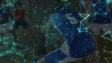 Mavi 5 numaralı sporcu defans oyuncusuyla temas kurarak dünya çapında top düşürmeye sebep oldu. Basketbol, mahkeme, spor salonu, hareket, rekabet, yoğunluk, takım çalışması