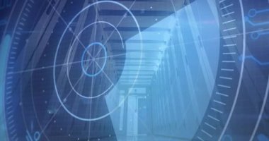 HUD radarı taramaya başlıyor, sunucu koridorunu tarıyor ve izleme için rafları gösteriyor. Veritabanı, üstüste, üçgen, hareket, mavi, sensör, holografik