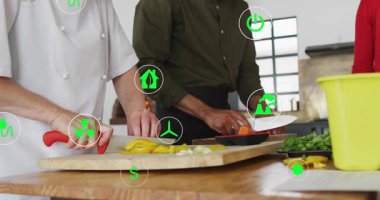 Animasyon geri dönüşüm için sebze doğrama ekibi ve eko pişirmeyi gösteren dolar simgeleri. Sürdürülebilirlik, işbirliği, çevre dostu, beslenme, organik, yenilenebilir, modern