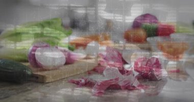 Başlangıçta statik sebze tahtası veri beslemesini gösteren büyüyen titreşimler alan bir kod alır. Taze ürünler, dijital, yenilik, aşçılık, teknoloji, minimalist, sağlık