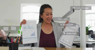 Kadın sunucu değişen raporlar pazarlama verilerini gösterirken sosyal uyarılar tabloların üzerinde beliriyor. Sunucu, belgeler, grafikler, bildirimler, kurumsal, modern, analitik