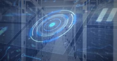 Sanal halkalar parlıyor, dönüyor ve titreşiyor. Algılayıcı alarmında, yükleme gözümde canlanıyor. Holografik, arayüz, veri tabanı, cyan, fütüristik, devre, üstüste bindirmeler