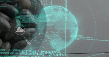 Kirli el üzerinde yükselen turkuaz nokta matris küresi, ağ haritasını oluşturan ve birleştiren simgeler üretiyor. Holografik, küre, glifler, projeksiyon, bağlantı, iş, ahşap