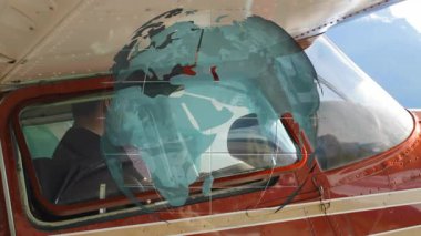 Pilot kokpitteki boyunduruğa ulaşıyor ve ayarlanıyor, dönen küre örtüsü havacılık kontrollerini gösteriyor. Uçak, uçak gövdesi, kontroller, cihaz, panel, uçuş, navigasyon