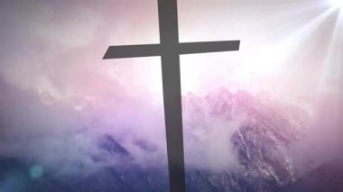 Sağ üst ışık büyüyor. Sis yer değiştirirken ışınları gönderiyor. Tepe ve çapraz hareketsiz duruyor. Haç, siluet, dağlar, sis, mercek, güneş ışığı, pastel