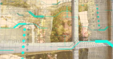 Pencerede camlara yansıyan orta yaşlı bir kadın görüyorum. Kaplama ve zaman kodu 00: 00: 11: 12. Düşünceli, sakin, turkuaz, üst üste, çizgi, muntin, perde.