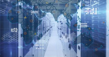 Merkezi sunucu koridoru, raflar LED kablolar eşliğinde veri merkezi koridorundan çekiliyor. Dolap, mavi, fütürist, yüksek teknoloji, yansıtıcı, düzenli, güvenlik