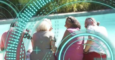 Havuzdaki yaşlı kadına telefon teklif eden bir adam. Teknolojik İHA kaplamaları beliriyor, senetleri parlaklaştırıyor. Arkadaşlar, rıhtım, açık hava, turkuaz, kahkaha, günlük, güneş gözlüğü.