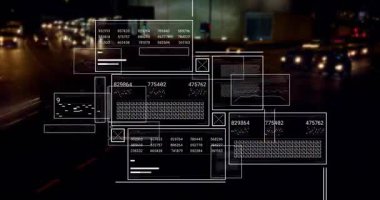 Yol üzerinde çizim yapan tel çerçeve panelleri, sayısal şebekeleri dolduran, trafik göstergesini gösteren HUD oluşturan. Kentsel, şehir manzarası, gece, gösterge paneli, görselleştirme, kaplama, veri