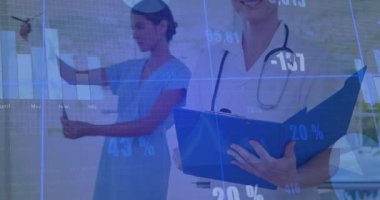 Klinikçiler, klinikte tableti tıkırdatarak hasta bakımı grafiklerini ve yüzdesini örtüyorlar. Veri, görselleştirme, işbirliği, yüksek teknoloji, hastane, ekran, stetoskop