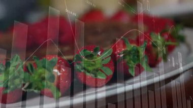 Görünüşte olan grafikler, plaka kamerasındaki çileklerin üzerinde canlandırma yaparak pazar eğilimlerini gösteriyor. Böğürtlen, tatlı, şamdan, grafik, veri, yakın çekim, sıcak