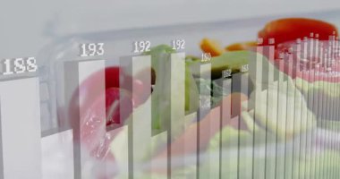 Yarısaydam çizelgede salatanın hemen üstüne kayıyor, etiketler beslenme eğilimlerini göstermek için güncelleniyor. Paketleme, taze, yeşiller, avokado, domates, stüdyo, bilgi