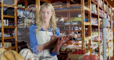 Bakkal tezgâhtarı hisse senedi notları yazıyor, dünya haritasının kaynağını gösteren raflarda gezinmesine neden oluyor. Pazar, fırın, ekmek, envanter, pano, personel, köy