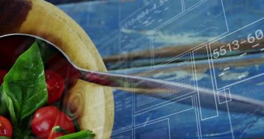 Kaydırma, sıkılaştırma çerçevesi, ahşap kaplama ürünü vurguluyor, kaşık parlıyor. Domates, fesleğen, tabak, kalas, mavi, kırsal, metal