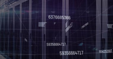 Merkezi sunucu rafları gösteriliyor. Cam kapılar ve yüzen numaralar veri merkezinde, mavi LED 'ler. Kabine, izleme, ızgara, kaplamalar, rakamlar, koridor, perspektif