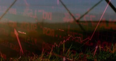 Çitin üzerinden kırmızı kaplamanın yükselmesine ve yukarı doğru çıkan okların piyasa yükselişini temsil etmesine neden olan çerçeveler. Çizelge, veri, büyüme, finans, kafes, manzara, kırsal