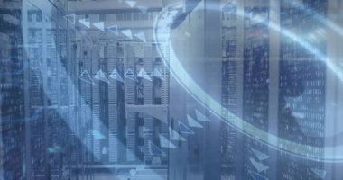 Kamera merkezli sunucu rafları sağ okları girerek çapraz haritalama akışını gösteriyor. Veri tabanı, altyapı, ekipman, kablo, yüksek teknoloji, holografik, görselleştirme