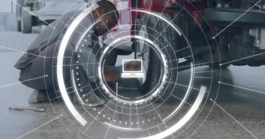 Otomotiv teknisyenleri yüksek çözünürlüklü kompresöre tepki veriyor, kamyonla diz çöküyor ve fındık gevşetiyor. Tamirci, tekerlek, lastik, kriko, ingiliz anahtarı, kaplama, arayüz