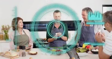 Yumurta tutan, el kol hareketi yapan, deniz kulağı taşıyan, ev yemeklerine yumurta kırma metodu gösteren bir kadın. Mutfak, gösteri, grup, aşçılık, öğretici, modern, canlı