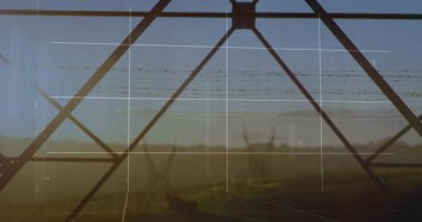 HUD 'lu üçgen çerçeve soluyor, dalgalar beliriyor, 3 boyutlu çubuklar büyüyor, güç artışını gösteriyor. Geometrik, veri, görselleştirme, üst üste, ızgara, kırsal, alanlar