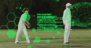 Erkek bovling oyuncusu koşmaya başlıyor ve top kriketi HUD 'nin beynini fırlatıyor. Bovling kalesini arıyor. Gece, zift, çimen, ışıklandırma, altıgen, moleküler, grafik