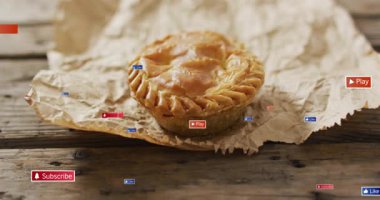 UI rozeti kenarlardan patlıyor, içe doğru yüzüyor ve turtayı yuvarlıyor, sosyal ilişkiyi temsil ediyor. Rustik, fırın, pasta, parşömen, ahşap, tuzlu, bokeh