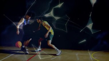 Mavi formalı oyuncu çapraz atışa başlıyor ve gol atmak için araba sürüyor. Bu sırada spor teknolojisi dünyayı kaplıyor. Mahkeme, savunma, dribble, finiş, çemberler, dijital, geometrik