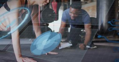 Bayan müşteri şınav çekmeye başlıyor, spor eğitmeni antrenörlüğü formu mavi UI izleme temsilcisi verisi. Holografik, üstüste, biyometrik, ölçüm, güç, eğitim, kılavuz