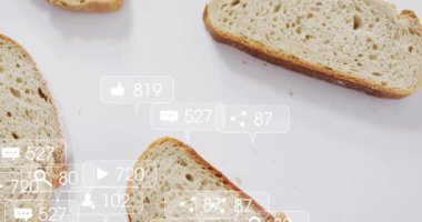 Kırsal tahıllı ekmek dilimlerinin üzerinde ortaya çıkan sosyal kabarcıklar, bağlılığı göstermek için sürekli artıyor ve sürükleniyor. Somunlar, kabuk, kırıntı, üst üste, üst üste, stüdyo, yükseklik