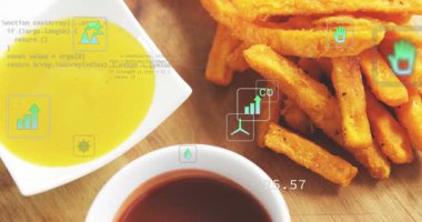 Patates kızartmasının üzerinde HUD simgeleri beliriyor, kamera hamburgeri ortaya çıkarmak için sola dönüyor, karbondioksit ölçümlerini görselleştiriyor. Hamburger, çörek, susam, marul, domates, peynir, soğan.