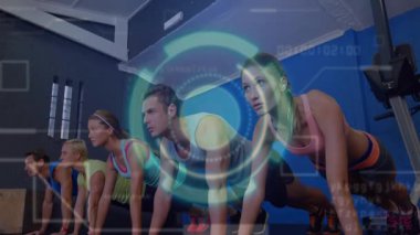 Spor salonunun zemininde kalas tutan bir fitness grubu var. Kronometre, yüksek çözünürlüklü titreşim ve dayanıklılıkla çalışıyor. Stüdyo, antrenman, antrenman, katılımcılar, odak, mavi, minderler