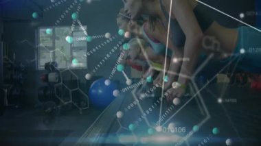 Veri kaplama kaydırma kaydırması ve dambıl şınav çeken kadına yakınlaştırma fitness ölçümlerini ortaya çıkarıyor. Spor salonu, ağırlık, bank, istikrar, top, kettlebell, sınıf