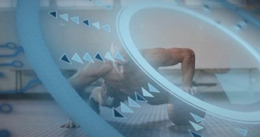 Kettlebell tutan ve çekirdek dayanıklılığı için kalas şınav çeken bir adam, HUD grafiği hareketi gösteriyor. Sporcu, ağırlık, spor salonu, spor salonu, istikrar, temsilciler, üst üste bindirme