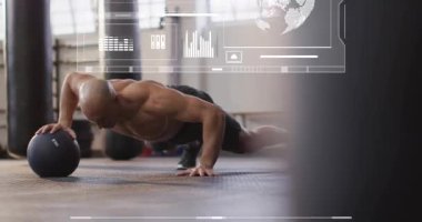 Erkek sporcu medikal topun üzerinde tahtaya başlıyor. Vücut geliştirme grafikleriyle çekirdek şınav çekiyor. Tıp, güç, istikrar, eğitim, spor salonu, sanayi, üst üste bindirme