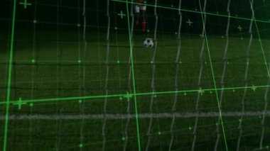 Futbolcu yaklaşıyor, topa vuruyor gol krallığına doğru, Sports AR ızgara takip ağı deformasyonu. Sporcu, futbol, gece, açık hava, stadyum, çimen, projektör