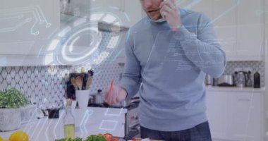 Telefonlara cevap veren ve sebzeleri tezgahta hazırlayan adam, HUD renklendirme ürünlerini üstüste koyuyor. Mutfak, yemek, ev, fütüristik, çoklu görev, çağrı, soba