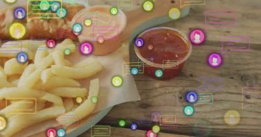 Örtülü görüntüler, avatar simgeleri ve sohbet baloncukları patates kızartması ve balıkların üzerinde sürükleniyor, sosyal havayı gösteriyor. Rustik, ahşap, ahşap, ahşap, sos, turunçgil, garnitür, düz yatak