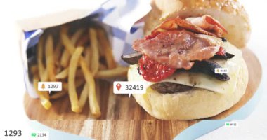 Rozetler ikinci çerçevede beliriyor. Hamburger ve patates kızartması etrafında büyüyüp kümeleniyor. Nişanı gösteriyor. Sandviç, yakın çekim, masa üstü, düz yatak, stüdyo, yemek, dijital