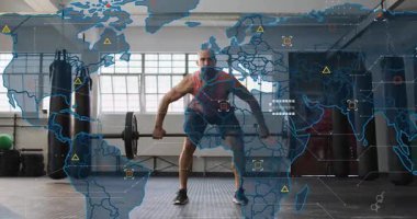 Halteri tutan ve çeken adam, HUD haritası formda kalmak için kaldırıcının üzerinde büyürken tepeden aşağı doğru sürüyor. Halter, atlet, spor salonu, güç, güç, dinamik, üst üste