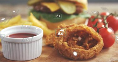 Yüzen yapay zeka simgelerinin ortaya çıkması kamera kaymasını hamburgere odaklanmayı tetikliyor, menü ögesini vurguluyor. Flatlay, sandwich, tuzlu, gevrek, köfte, peynir, turşu