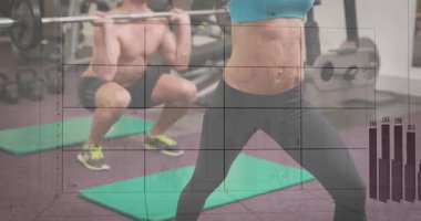 Kadın, şebekeler belirdiğinde dambıllara saldırıyor. Bu sırada erkek de spor salonu çizelgelerini takip ediyor. Fitness, partner, ağırlık, halter, halter, kuvvet, analitik