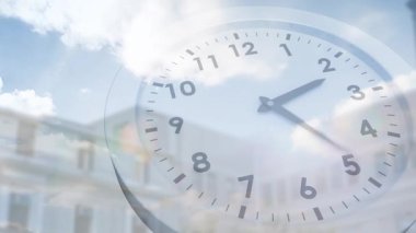 Çerçeve kayması katıksız saat elleri güneş ışığının ön cephesinde saat yönünde dönerek zaman akışını gösterir. Zaman aralığı, şeffaf, üst üste, şehir manzarası, mimari, ufuk çizgisi