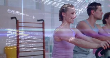 Geri çekilme sırasını ortaya çıkarıyor. Lavanta pedallı bir kadın. Bu arada veriler görselleştirme uygunluk verilerini örtüyor. Bisiklet, grup, spor salonu, kardiyo, motivasyon, modern, dijital