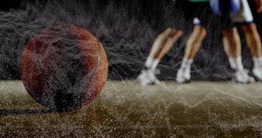 Dinlenme basketbolu, parlayan korta parçacık ağı şort ve ayakkabı giyen oyuncular, kopyalama alanı. Top, hareket, iz, spor salonu, sporcular, canlı, kontrast