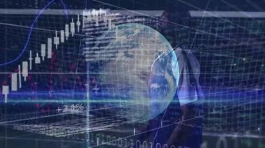 Finansal grafikleri ve dijital arkaplanda veri işleme animasyonuyla dolu bir dünya. Finans, teknoloji, analitik, yatırım, küresel, yenilik