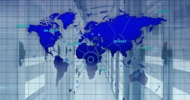 Bilgisayar sunucu odasıyla dünya haritası üzerinden bağlantı ağının animasyonu. Küresel ağ ve iş veri depolama teknolojisi kavramı