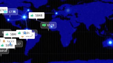 Dünya haritası üzerinde parlayan ağ bağlantılarıyla sosyal medya bildirimleri. Ağ, küresel, bağlantı, iletişim, teknoloji, internet