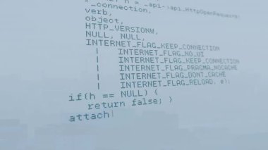 Matematiksel denklemler ve beyaz arka plandaki kodlar canlandırılıyor. Animasyon, matematik, kodlama, teknoloji, bilgisayar bilimi, dijital